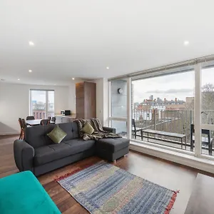 Modern & Spacious 3 Bed With Free Parking & Lift In Shoreditch, Next To Station , London United Kingdom